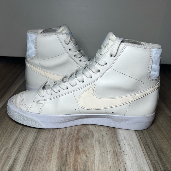 Nike Blazers Mid ‘77 Sneakers White With Iridescent Swoosh Youth Size 4Y - Picture 7 of 12